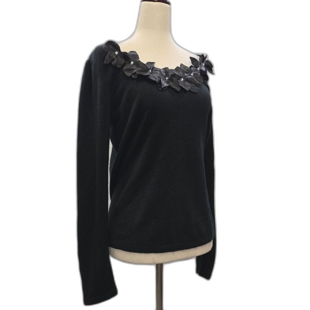 Mercer Street Studio Flower Embellished Sweater Size Small